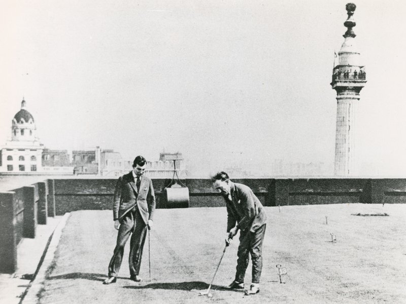 Golfistas da cidade visto do monumento de English Photographer
