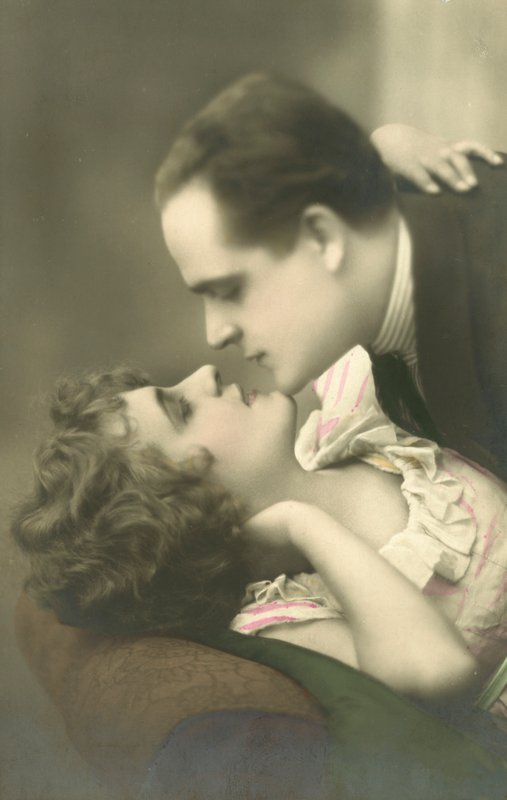 Casal se beijando de English Photographer