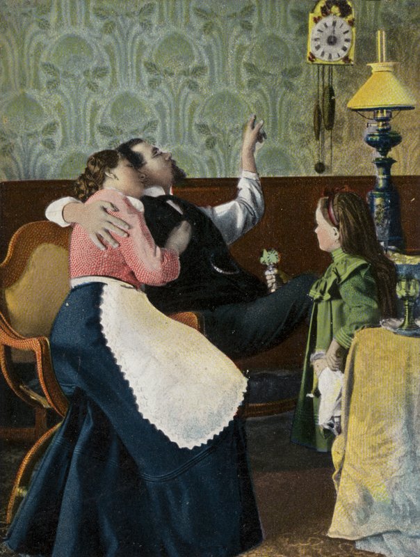 Casal olhando o tempo com seu filho pequeno (chromolitho) de English Photographer