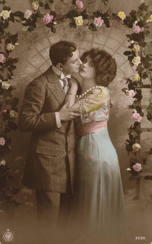 Par, ficar, sob, um, arco rosas de English Photographer