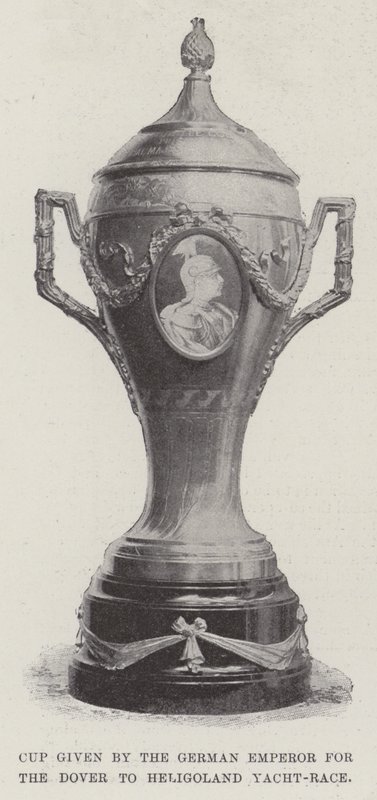 Taça dada pelo imperador alemão para o Dover para a corrida de iates de Heligoland de English Photographer