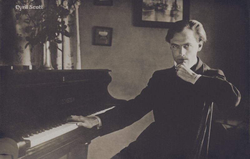 Cyril Scott, compositor, escritor e poeta inglês (foto a p/b) de English Photographer