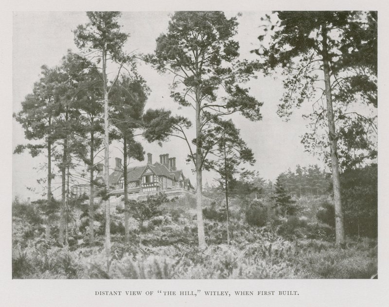 Vista distante de The Hill, Witley, Surrey, quando construído pela primeira vez (foto a p/b) de English Photographer