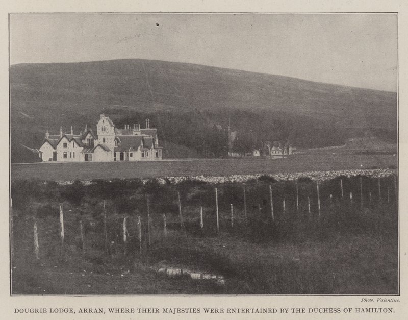 Dougrie Lodge, Arran, onde Suas Majestades foram entretidas pela Duquesa de Hamilton de English Photographer