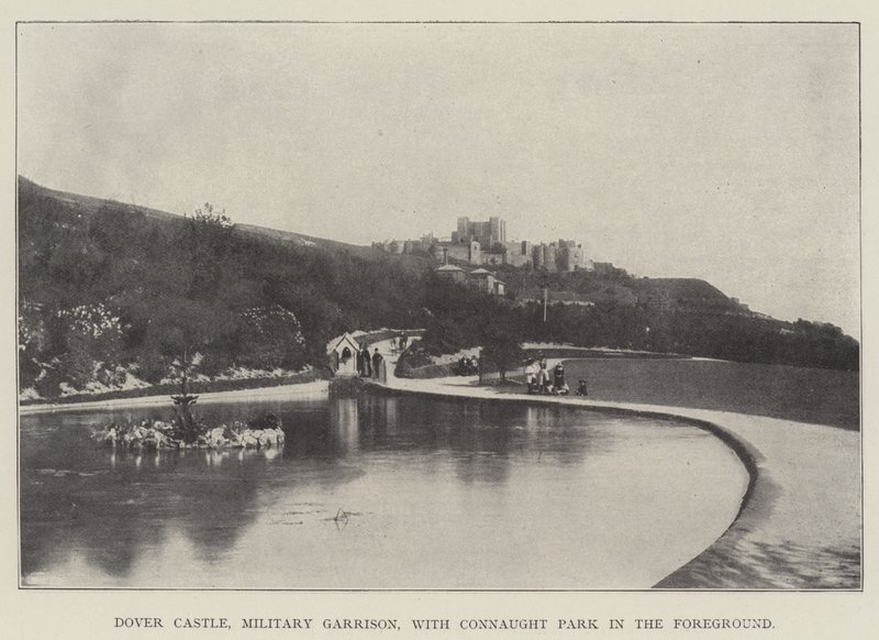 Dover Castle, Military Garrison, com Connaught Park em primeiro plano de English Photographer