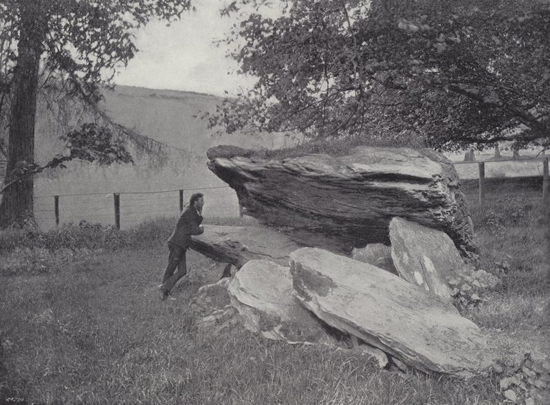 Altar dos Druidas, Cloyne de English Photographer