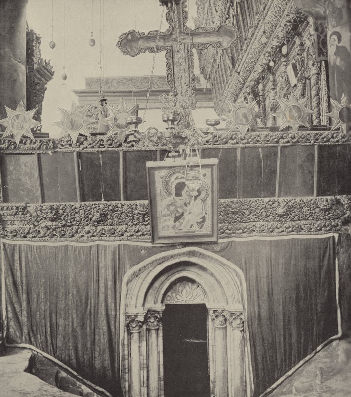Entrada da gruta na Igreja da Natividade, no bairro onde Boaz e Ruth se encontraram de English Photographer