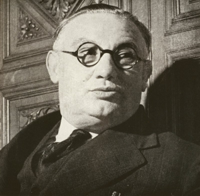 Ernest Bevin, retrato, c.1940 (fotografia a preto e branco) de English Photographer