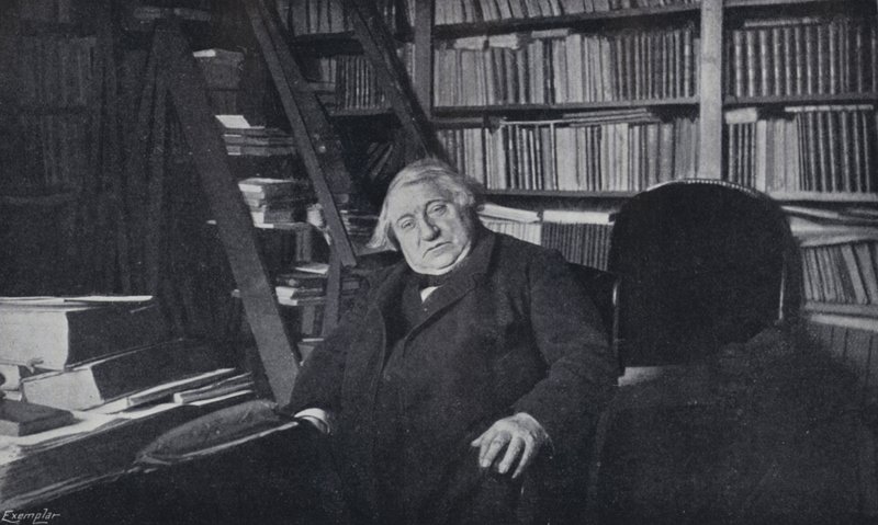 Ernest Renan em seu estudo (foto a p/b) de English Photographer
