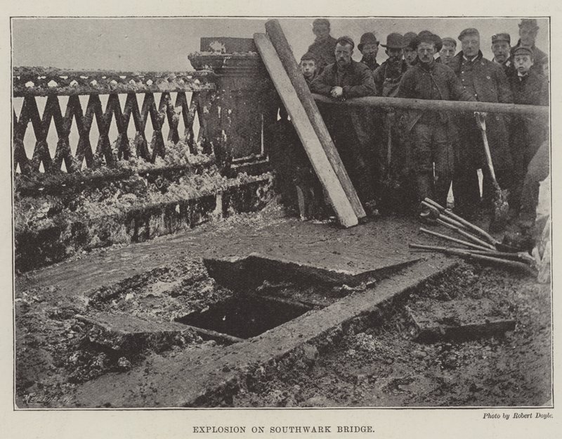 Explosão na ponte Southwark de English Photographer