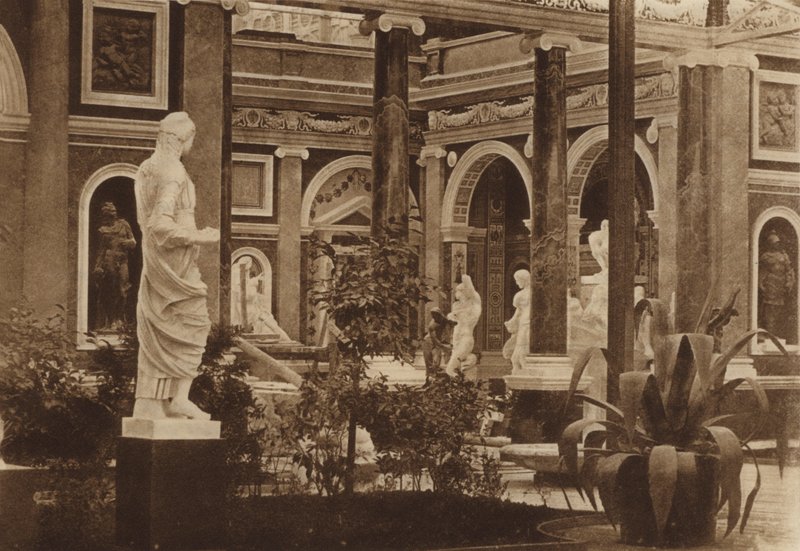 Exterior do tribunal italiano de English Photographer