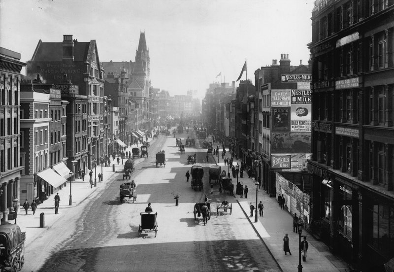 Farringdon Street, Londres, do viaduto de Holborn de English Photographer