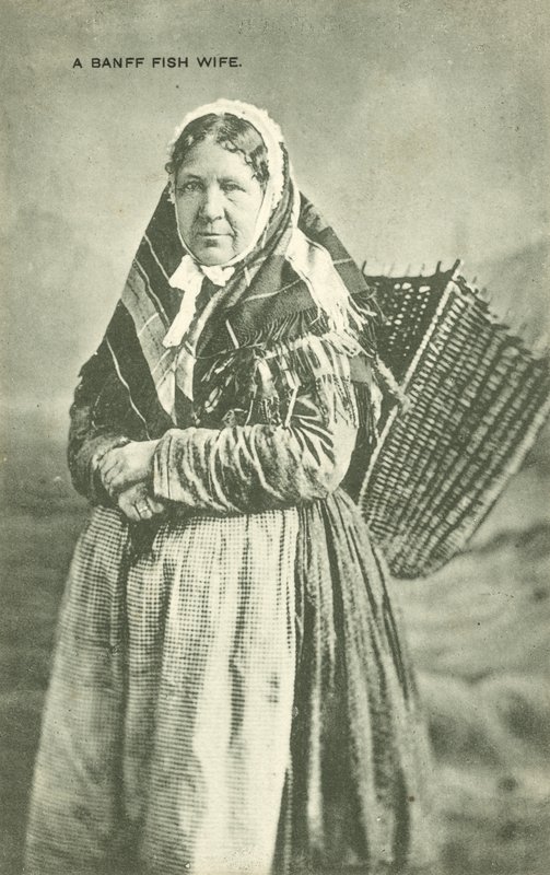 Esposa de peixe em Banff (cor litho) de English Photographer