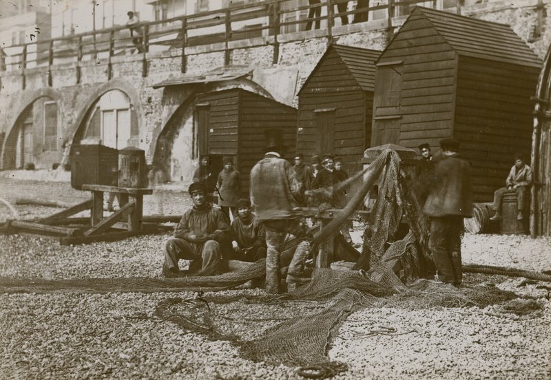 Pescadores, retratado, com, seu, redes, praia, em, brighton de English Photographer