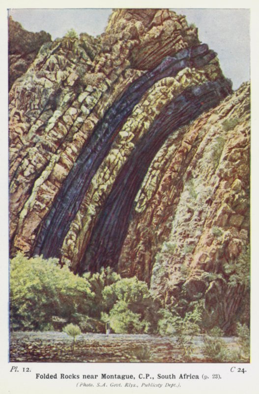 Rochas dobradas perto de Montague, CP, África do Sul de English Photographer