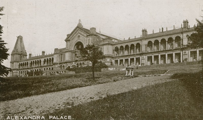 Vista geral do Palácio de Alexandra de English Photographer