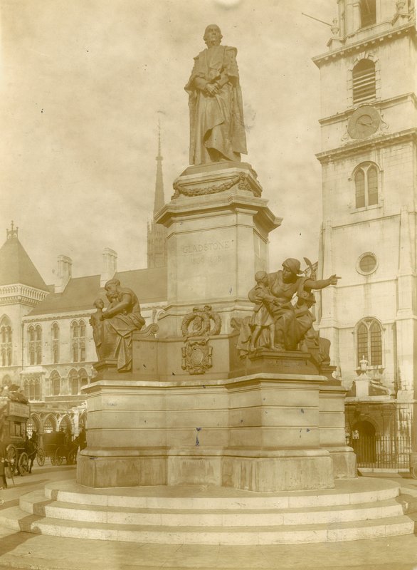 Estátua de Gladstone na vertente de English Photographer