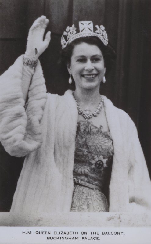 HM Queen Elizabeth na varanda, Buckingham Palace (foto a p/b) de English Photographer