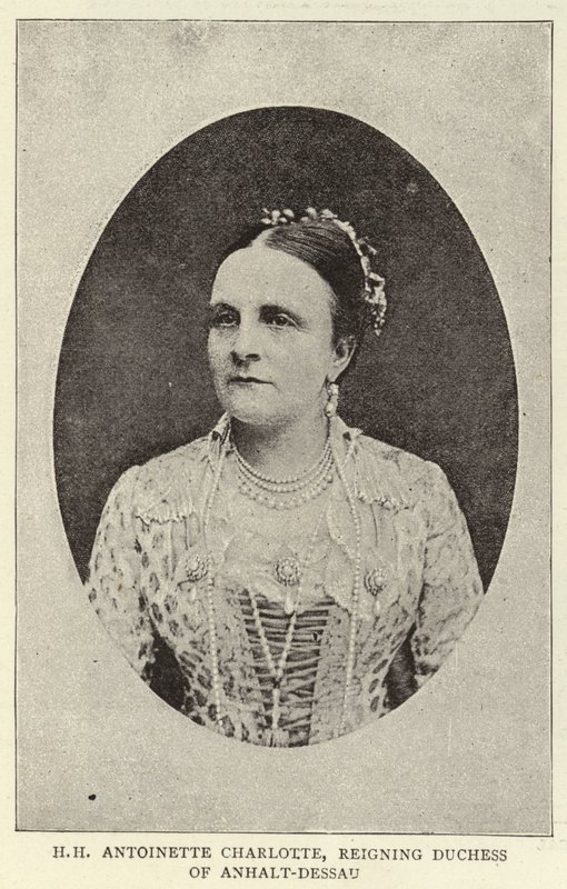 HH Antoinette Charlotte, Duquesa reinante de Anhalt-Dessau de English Photographer