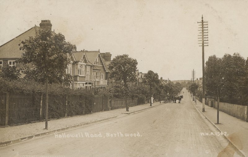 Hallowell Road, Northwood, perto de Londres (foto a p/b) de English Photographer