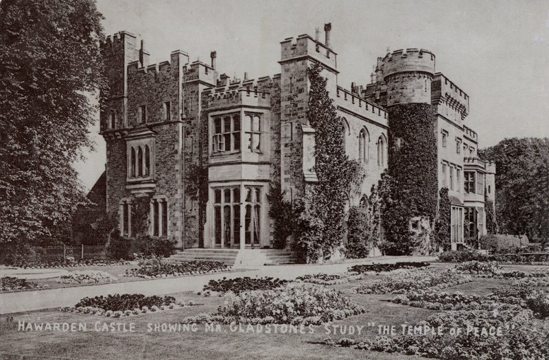 Castelo Hawarden, casa do político inglês e primeiro-ministro William Gladstone, Hawarden, Flintshire, País de Gales (foto a p/b) de English Photographer