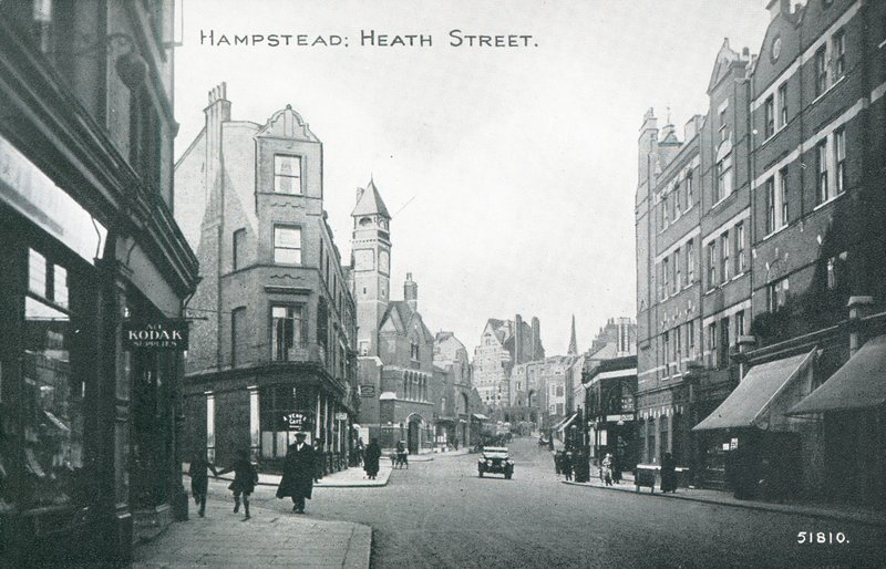 Heath Street, em Hampstead de English Photographer