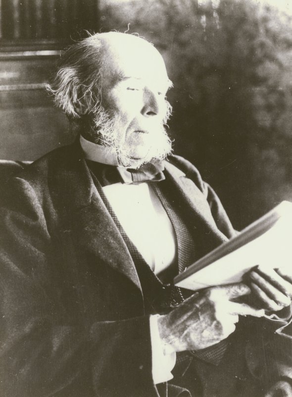 Herbert Spencer, retrato, leitura (foto a p/b) de English Photographer