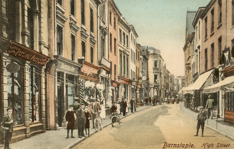 High Street, Barnstaple, Devon (foto a p/b) de English Photographer