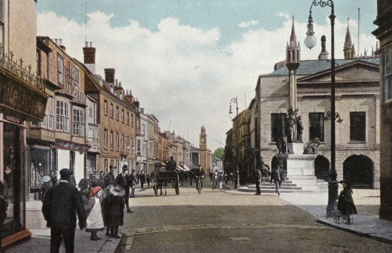 Rua alta e rainha Victoria Memorial, Newport de English Photographer