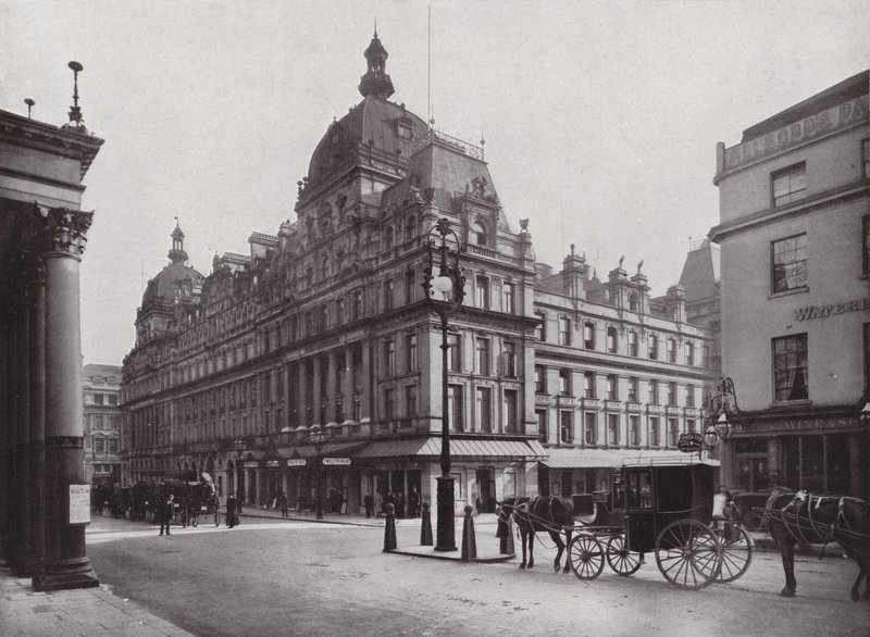 Seu Majestys Theatre e o Carlton Hotel, Haymarket de English Photographer