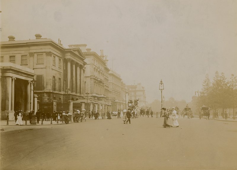 Hyde Park Corner e Piccadilly, Londres de English Photographer