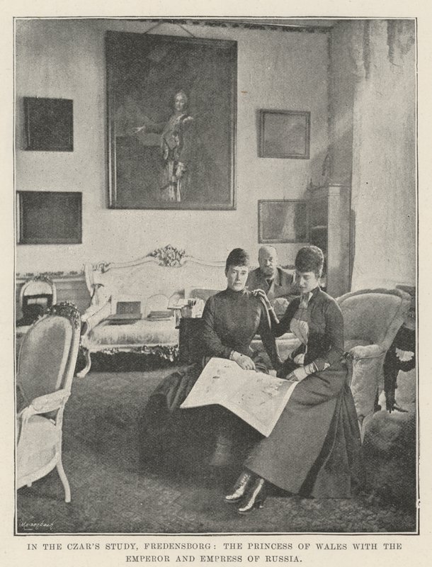 No Estudo dos Czares, Fredensborg, a princesa de Gales com o Imperador e a Imperatriz da Rússia de English Photographer