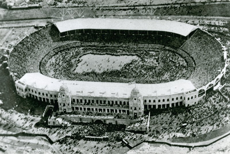 Invasão do estádio para a primeira final da Copa de Wembley, 1923 de English Photographer