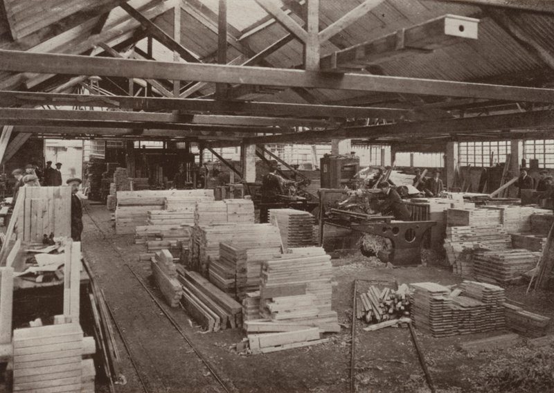 Fábrica de marcenaria, Burton-on-Trent: Vista da oficina de marceneiros nº 2 (foto a p/b) de English Photographer