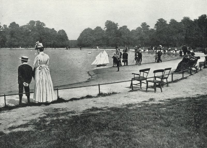 Kensington Gardens, a Lagoa Redonda (foto a p/b) de English Photographer