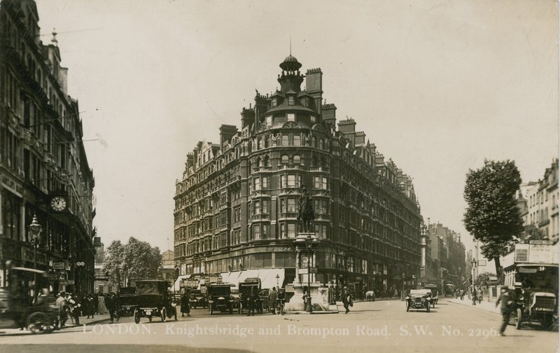 Knightsbridge e Brompton Road, SW, Londres de English Photographer