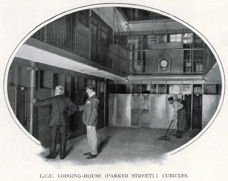 L.C.C. Lodging-House (Parker Street): Cubículos (foto a p/b) de English Photographer