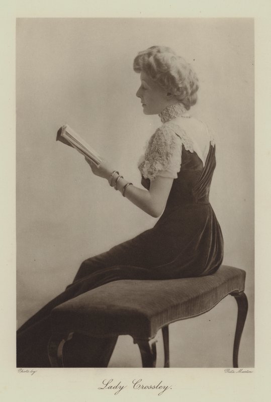 Lady Crossley (fotografia a preto e branco) de English Photographer