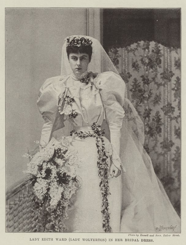 Lady Edith Ward (Lady Wolverton) em seu vestido de noiva de English Photographer