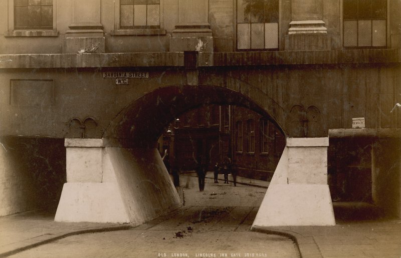 Lincolns Inn Gate, em Londres de English Photographer