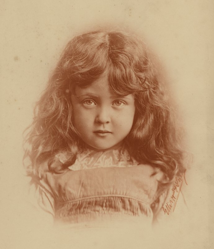 Menina (foto a p/b) de English Photographer
