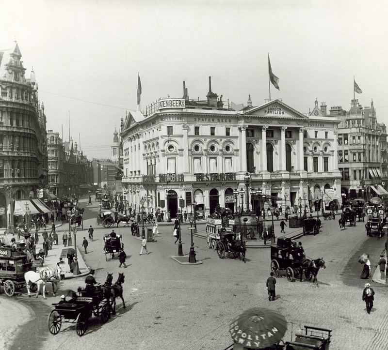 Pavilhão de Londres, Piccadilly Circus, Londres, c 1900 de English Photographer