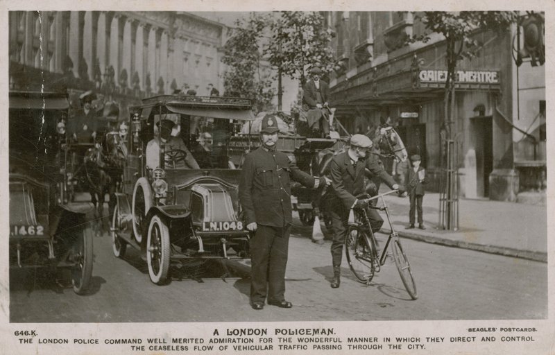 Policial de Londres. Cartão enviado em 4 de julho de 1913. de English Photographer