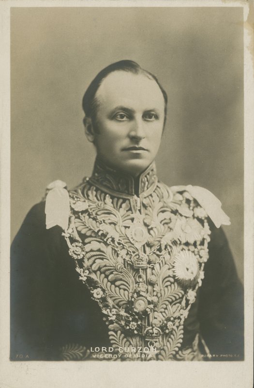 Lord Curzon, Vice-Rei da Índia (foto a p/b) de English Photographer