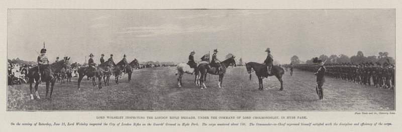 Lord Wolseley inspecionando a Brigada de Fuzileiros de Londres, sob o comando do Lorde Cholmondeley, no Hyde Park de English Photographer