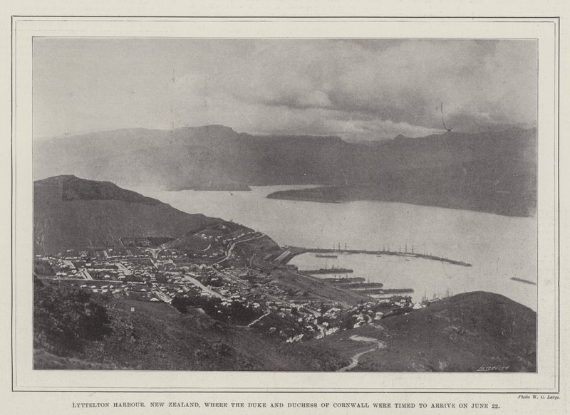 Lyttelton Harbour, na Nova Zelândia, onde o duque e a duquesa da Cornualha chegaram em 22 de junho de English Photographer