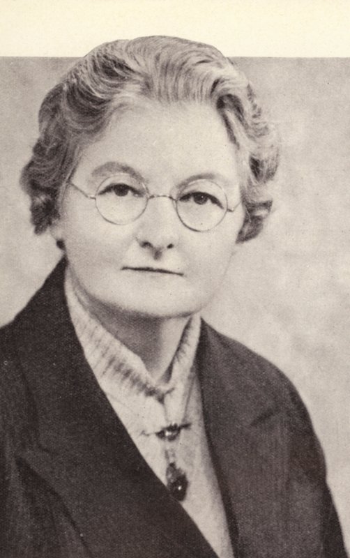 Margaret Bondfield, deputada trabalhista e a primeira ministra do governo britânico (foto a p/b) de English Photographer