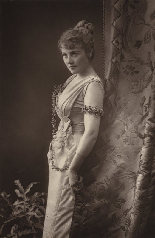 Miss Adelaide Detchon de English Photographer