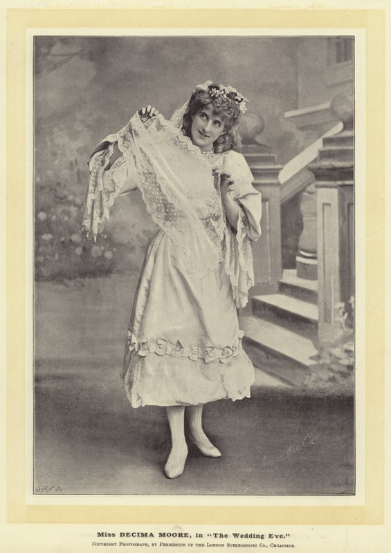 Miss Decima Moore, na véspera do casamento de English Photographer