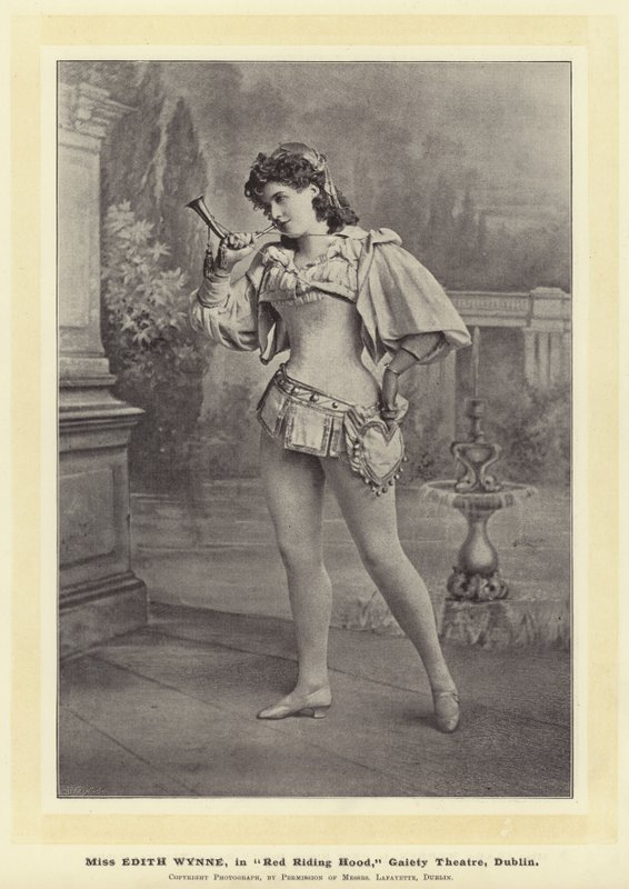 Miss Edith Wynne, em Chapeuzinho Vermelho, Teatro Gaiety, Dublin de English Photographer